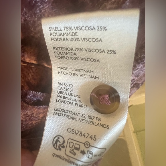 Medium Anthropologie pilcro Hadley velvet button down collar shirt pink print - Picture 8 of 14